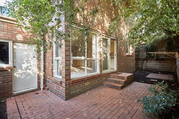 2/12 Thea Avenue, Balwyn North - Photo 1