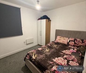 1 bedroom in a flat share to rent - Photo 5