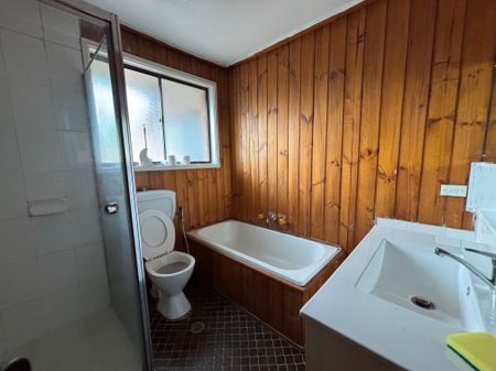 Comfortable Living in a Well-Maintained Home - Photo 4