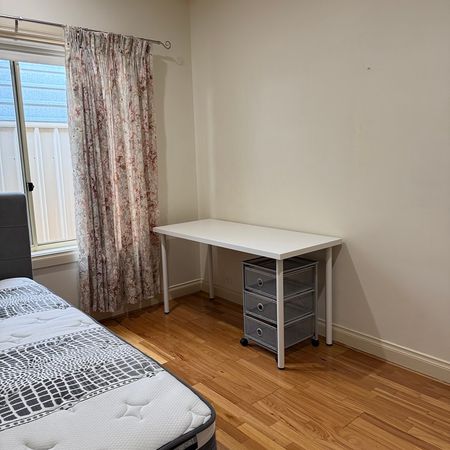 5-bedroom shared house / townhouse, Eton Avenue - Photo 4