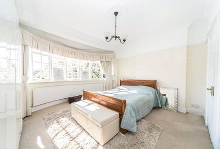 5 bedroom detached house to rent - Photo 2