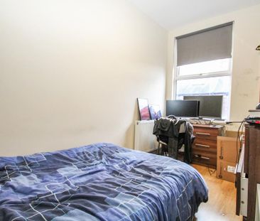 4 bedroom terraced house to rent - Photo 5