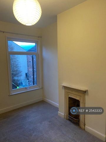2 bedroom terraced house to rent - Photo 2