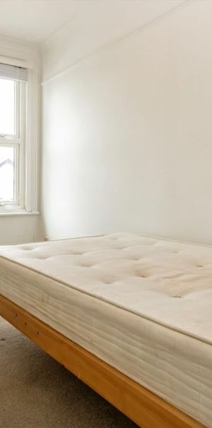 Douglas Road, KT6, London - Photo 1