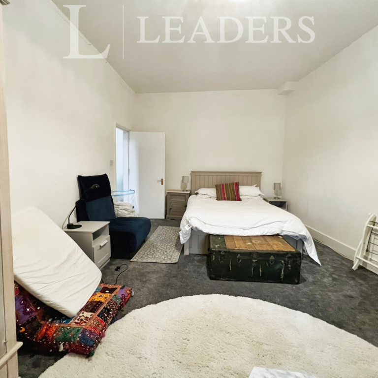 1 bedroom in a house share to rent - Photo 1