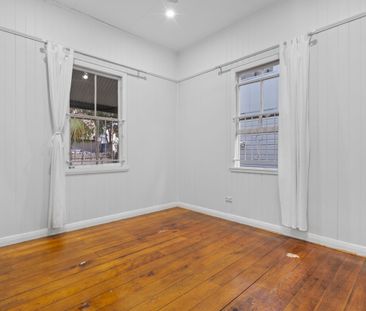 Charming 3 Bedroom Home in Prime Red Hill Location - Photo 5