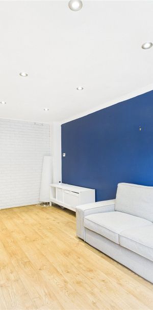 Daventry Court, Bracknell Daventry Court, Bracknell - Photo 1