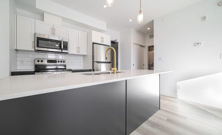 Georgia: Gold Accents – 196 Colony, Winnipeg, MB - Photo 2