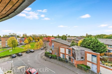 Lanacre Avenue - Photo 2