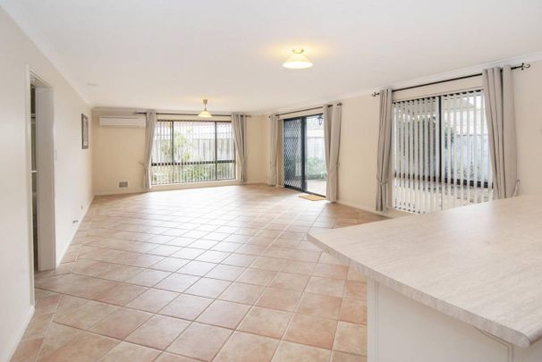 Charming Beachside Retreat - Your Coastal Haven Awaits! - Photo 1