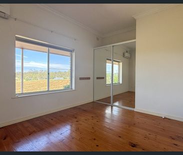 Spacious Family Home - Photo 2