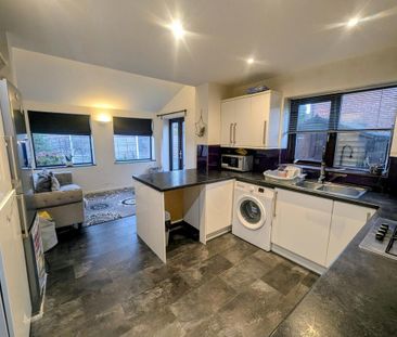 2 bedroom semi-detached house to rent - Photo 4