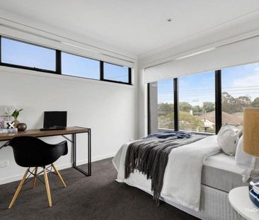 Luxury Tri-Level Living in the Heart of Mentone - Photo 5