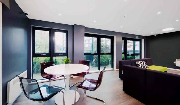 Extra Large Standard Double Ensuite - Photo 1