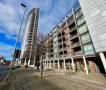 Admiralty Tower, Queen Street - Photo 1