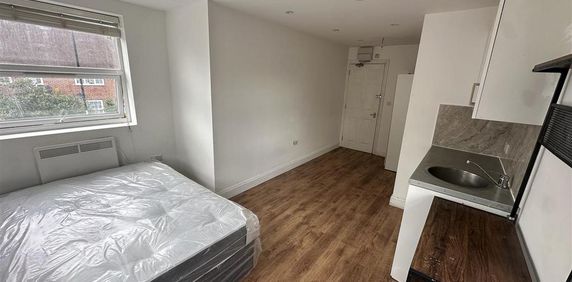 Studio to rent - Photo 2