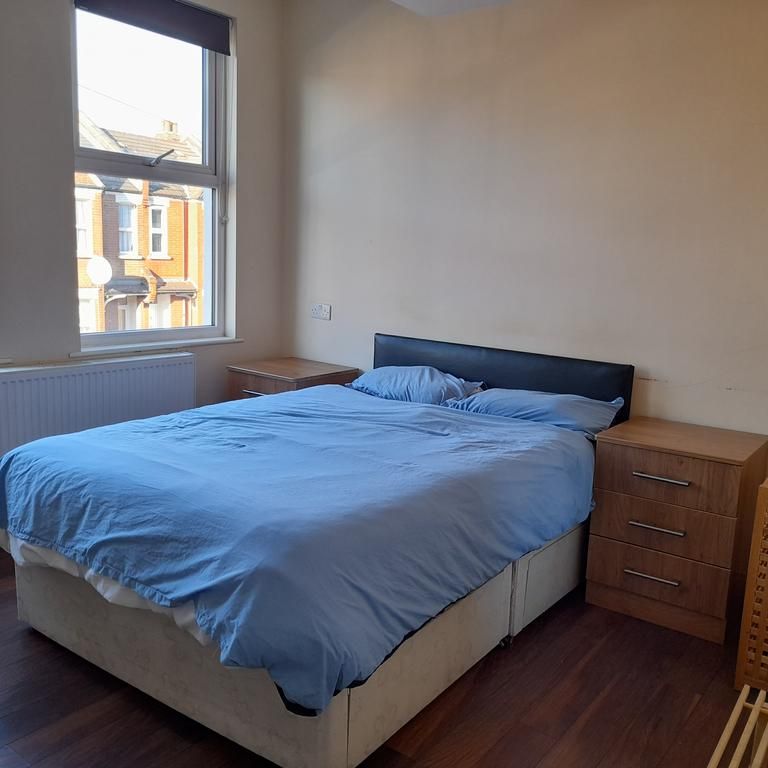 1 bedroom in a house share to rent - Photo 1