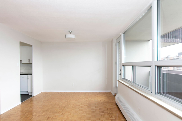 For Lease - 6200 Bathurst Street Unit# 1102, Toronto, Ontario - Photo 1