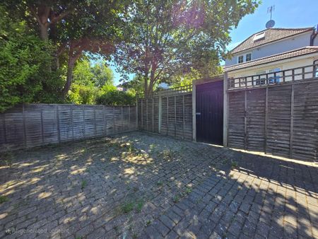 3 bedroom flat to rent - Photo 2