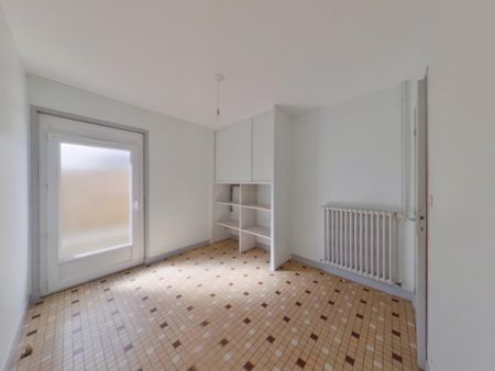 Location Appartement 3 pièces 74m² LUSSAC LES CHATEAUX 86320 - Photo 3
