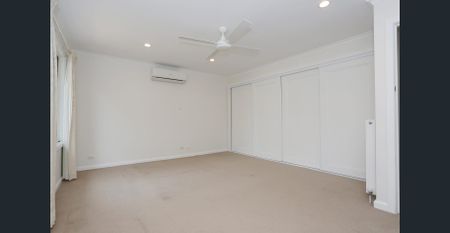 Stunning family home in Bellbird location - Photo 2