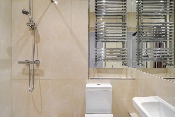 3 bedroom flat to rent - Photo 1