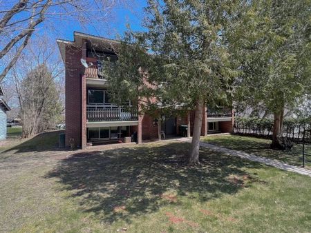 199 Charles St, Unit 6, Midland, ON - Photo 3