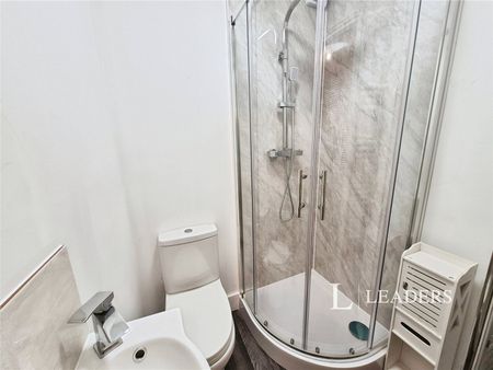 1 bedroom property to rent St. Leonards Road, Eastbourne, East Sussex, BN21 - Photo 5