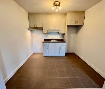 SUPERBE 3 1/2 RÉNOVÉ TOUT BÉTON - À VOIR! - Photo 1