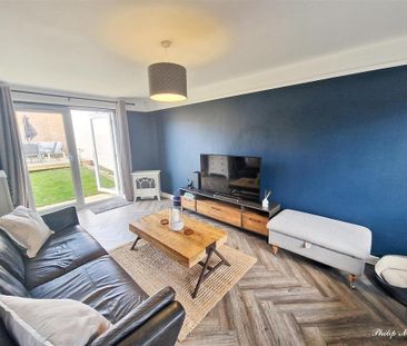 3 bedroom detached house to rent - Photo 2