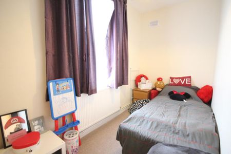2 bedroom ground floor flat to rent - Photo 2