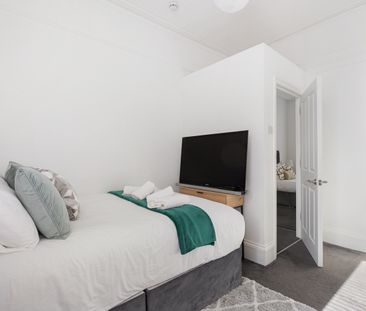 2 Bed Semi-Detached House, Mortimer Road, NW10 - Photo 2