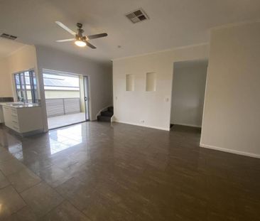 Easy Living - Photo 2