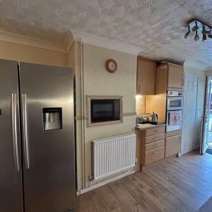 3 bedroom terraced house to rent - Photo 2