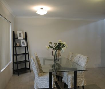 Fully Furnished Townhouse - 6 Month Lease Only - Photo 2