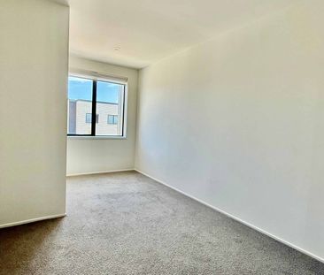 Modern 3-Bedroom Home with Resident Gym - Mt Wellington - Photo 5