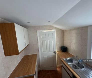 1 bedroom semi-detached house to rent - Photo 2