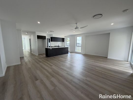 Stunning Family Home - Photo 1