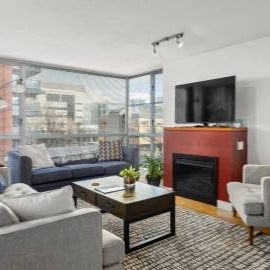 LUXURY 3BR/2BA DOWNTOWN VICTORIA CONDO | PRIME LOCATION - Photo 2