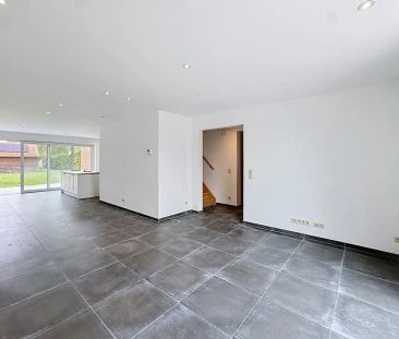 TE HUUR recente halfopen bebouwing met 3 slaapkamers Jabbeke - Foto 1