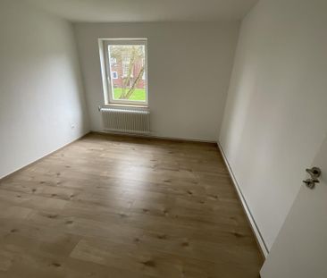 Modernisierte 3-ZKB-Erdgeschosswohnung mit Einbauküche im Jadeviert... - Photo 4