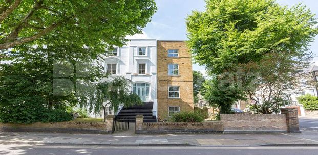 Cosy one double bedroom set in a period conversion with garden - Photo 1