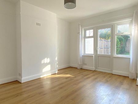 3 bedroom end of terrace house to rent - Photo 2