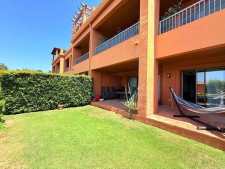 Apartamento planta baja en alquiler en Estepona - Photo 3