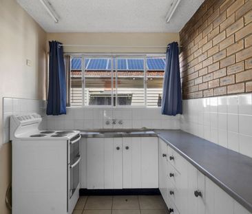 Tidy Two Bedroom Unit - Photo 1