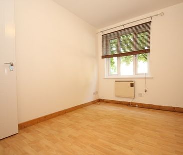 Knaphill, Woking - Photo 2