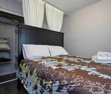 Clarence Square - Photo 4