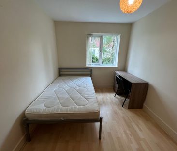 Heron House, Lawrence Street - P10588 - Photo 3