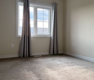 For Lease - 32 Ever Sweet Way, Thorold, Ontario - Photo 4