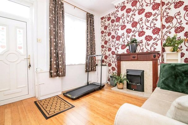 3 bedroom end of terrace house to rent - Photo 1